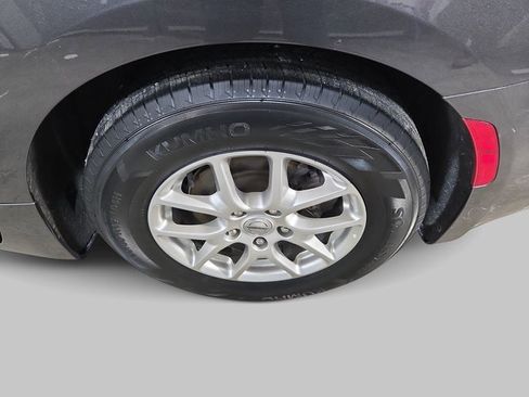 Used 2023 Chrysler Pacifica Touring-L image 30