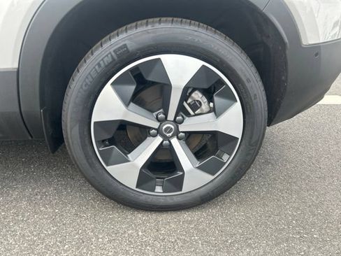Certified 2025 Volvo XC40 B5 Plus AWD/4WD image 9