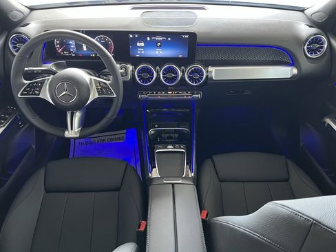 Used 2025 Mercedes-Benz GLB 250 4MATIC image 2