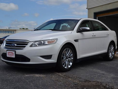 Used 2010 Ford Taurus Limited AWD/4WD image 3