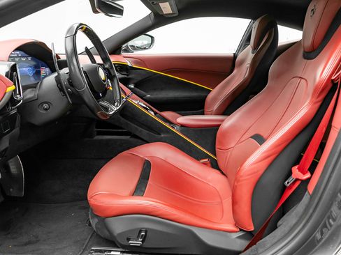 Certified 2022 Ferrari Roma image 5