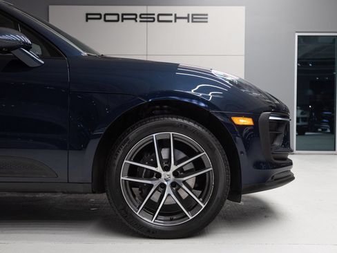 Certified 2023 Porsche Macan AWD/4WD image 11