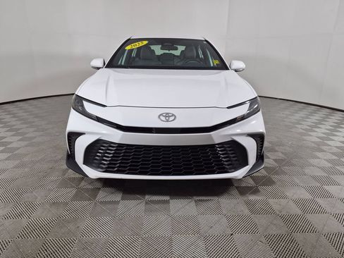 Used 2025 Toyota Camry SE FWD image 8