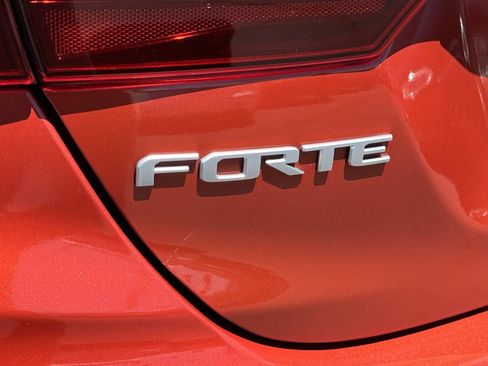 Used 2022 Kia Forte LXS FWD image 11