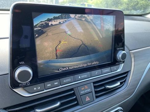 Used 2024 Nissan Altima 2.5 SV FWD image 12