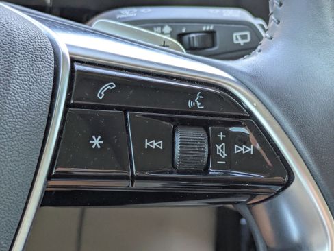 Used 2019 Audi e-tron Prestige w/ Prestige Package image 33