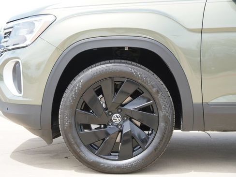 Used 2026 Volkswagen Atlas SE FWD image 4