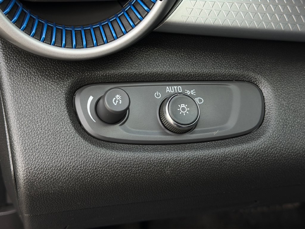 Used 2025 Chevrolet Trax LS w/ Driver Confidence Package FWD image 28