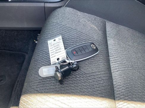 Used 2025 Nissan Rogue SV FWD image 15