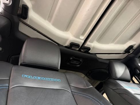 Used 2022 Jeep Wrangler Unlimited Rubicon 4xe AWD/4WD image 17
