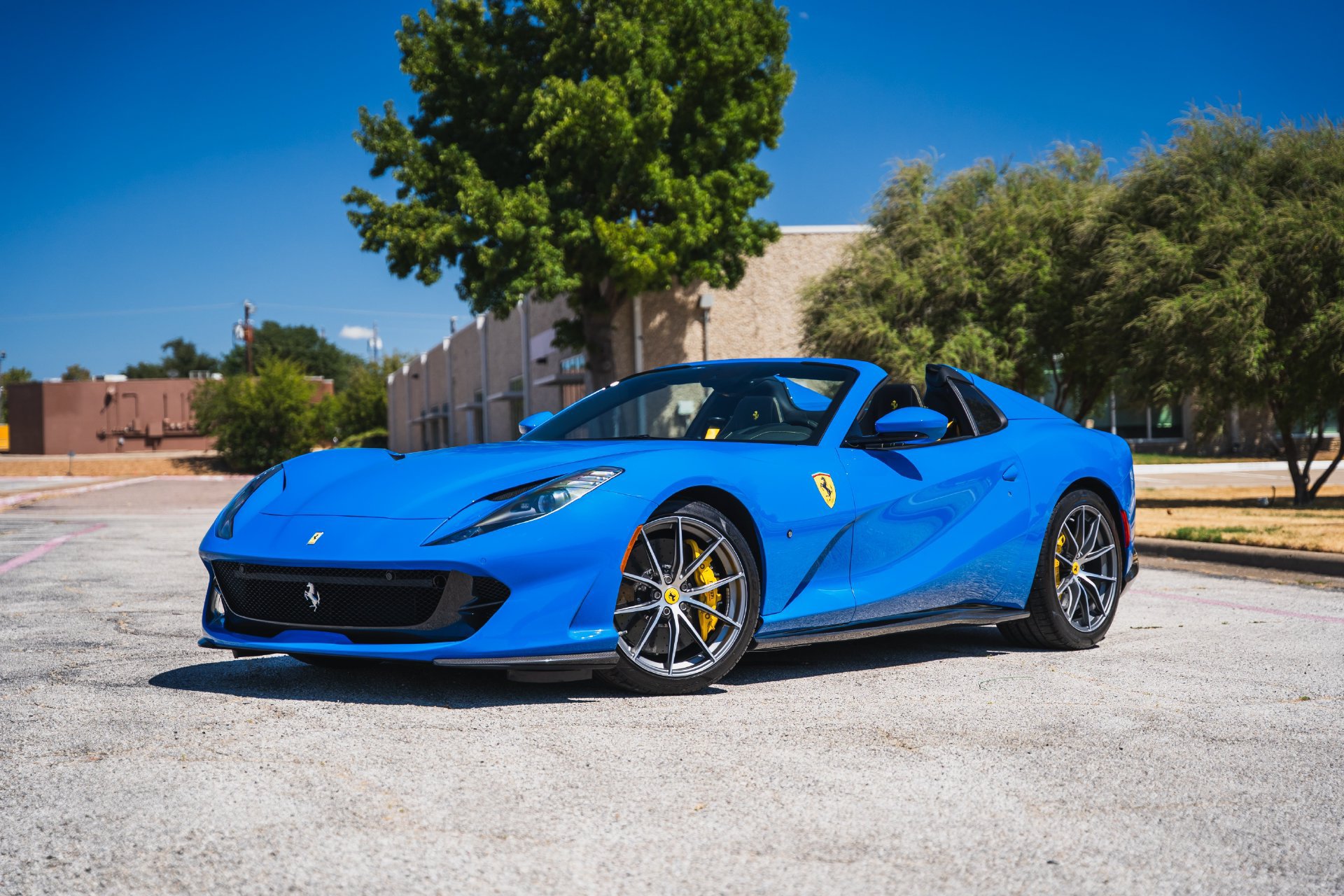 Used 2022 Ferrari 812 GTS RWD image 2
