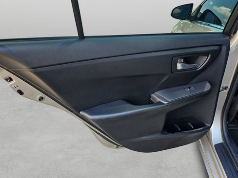 Used 2015 Toyota Camry SE FWD image 33