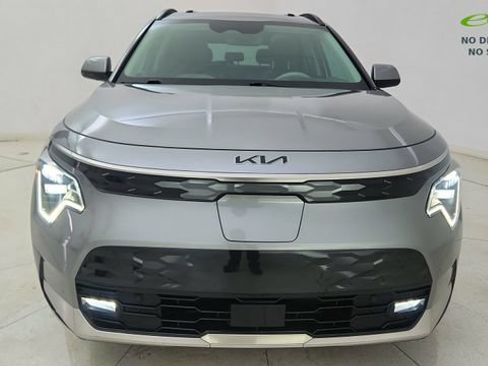 Used 2024 Kia Niro Wave w/ Wave Preserve Package FWD image 12