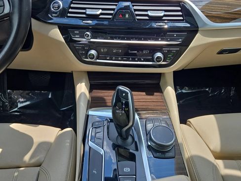 Used 2019 BMW 530i w/ Convenience Package RWD image 18