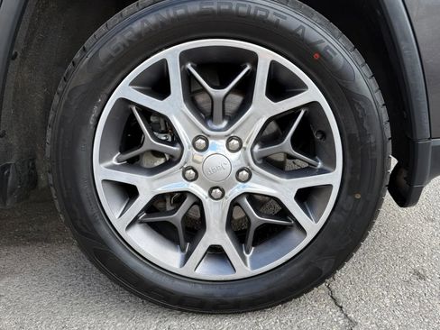 Used 2020 Jeep Grand Cherokee Limited image 31