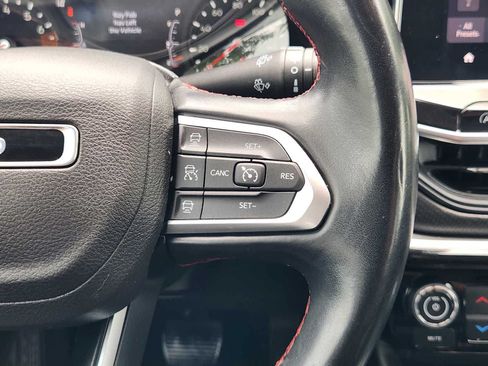 Used 2022 Jeep Compass Trailhawk w/ Trailhawk Convenience Group AWD/4WD image 31