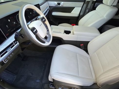 Used 2025 Hyundai Santa Fe Calligraphy FWD image 7