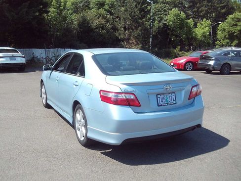 Used 2009 Toyota Camry SE FWD image 3