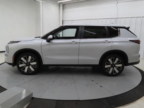 New 2026 Mitsubishi Outlander SE AWD/4WD image 7