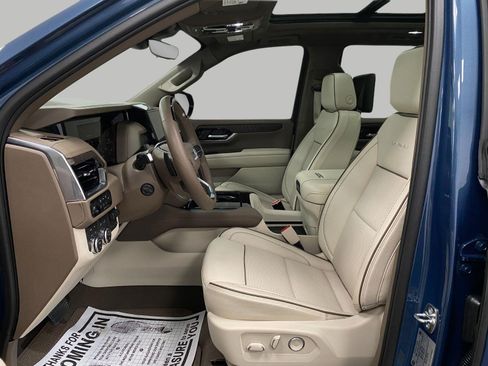 Certified 2026 GMC Yukon Denali w/ Denali Reserve Package AWD/4WD image 32