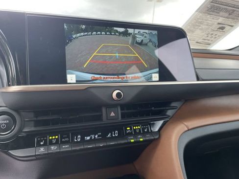 Used 2025 Toyota Crown Signia AWD/4WD image 23