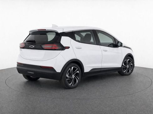 Used 2023 Chevrolet Bolt LT FWD image 3