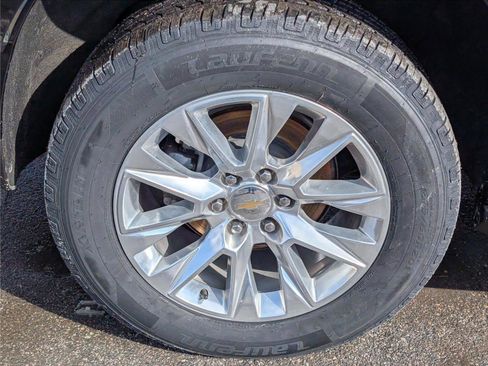 Used 2024 Chevrolet Suburban Premier image 9