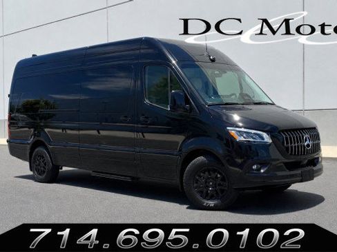 Used 2025 Mercedes-Benz Sprinter 2500 image 1