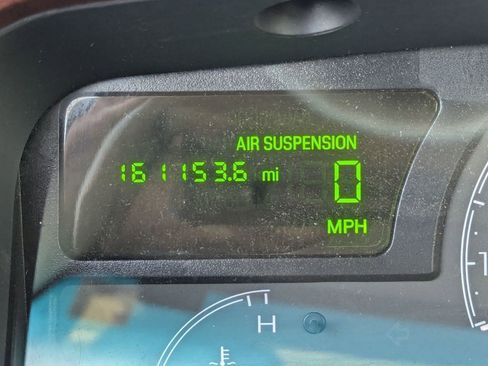 Used 2004 Lincoln Town Car Signature image 25