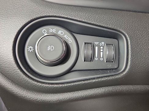 Used 2023 Jeep Renegade Latitude w/ Premium Group AWD/4WD image 20