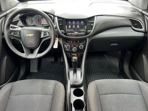 Used 2022 Chevrolet Trax LS w/ Tint and Cruise Package FWD image 3