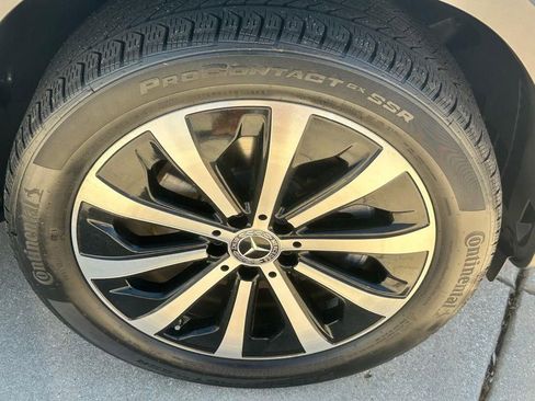 Used 2022 Mercedes-Benz GLB 250 w/ Premium Package Lite image 22