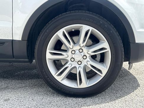 Used 2017 Land Rover Range Rover Evoque SE image 15