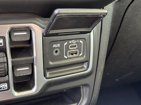 Used 2021 Jeep Wrangler Unlimited Sport image 19