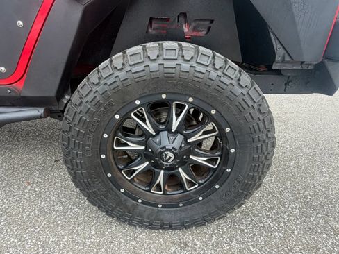 Used 2018 Jeep Wrangler Unlimited Sahara AWD/4WD image 23