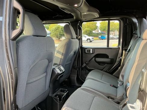 Used 2024 Jeep Gladiator Sport AWD/4WD image 25