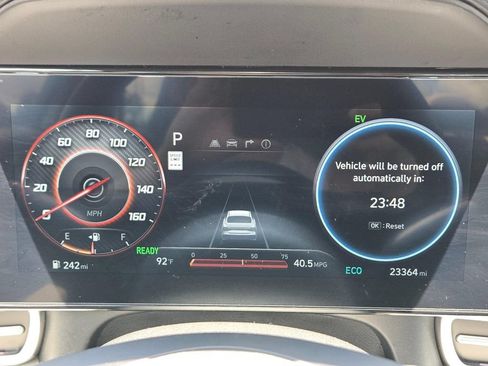 Certified 2025 Hyundai Elantra Limited FWD image 23