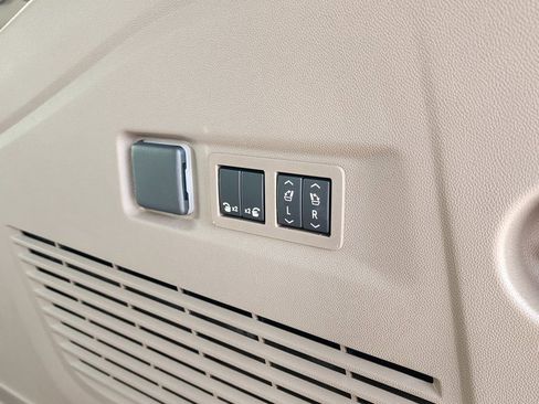 New 2026 GMC Yukon XL Denali w/ Denali Reserve Package image 57