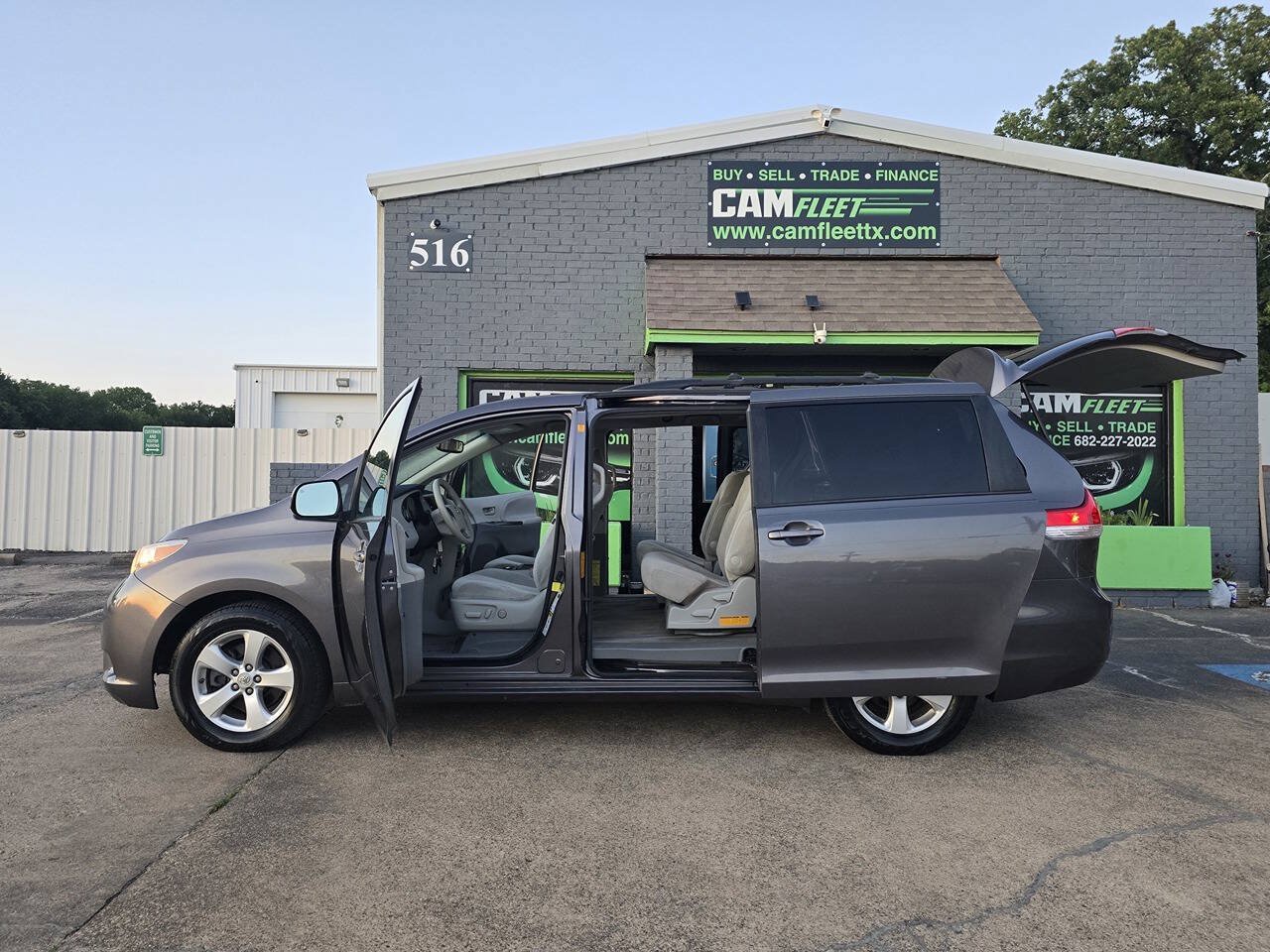 Used 2012 Toyota Sienna LE FWD image 53