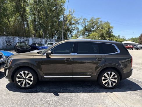 Used 2022 Kia Telluride EX w/ EX Premium Package image 4