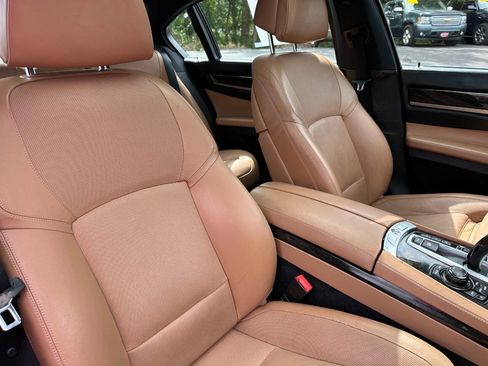 Used 2013 BMW 750Li xDrive image 17