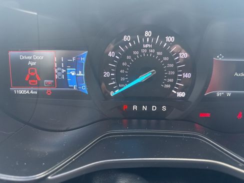 Used 2019 Ford Fusion SE FWD image 8