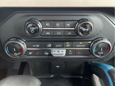 Used 2022 Ford Bronco Wildtrak image 19