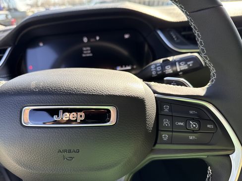 New 2025 Jeep Grand Cherokee Altitude image 26