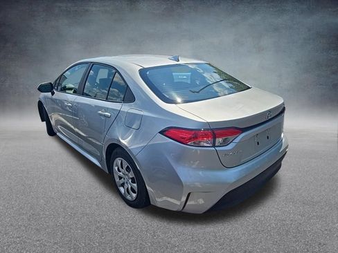 Used 2025 Toyota Corolla LE FWD image 5