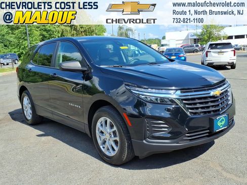 Certified 2024 Chevrolet Equinox LS w/ LS Convenience Package AWD/4WD image 1