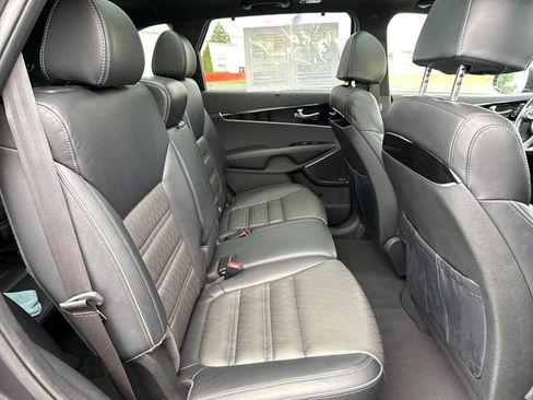 Used 2018 Kia Sorento SX image 10