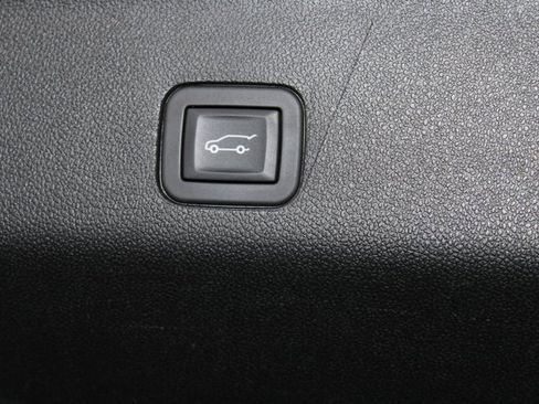 Used 2025 GMC Yukon Denali w/ Advanced Technology Package image 50