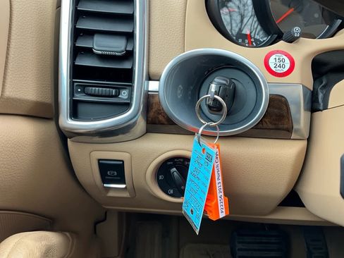 Used 2013 Porsche Cayenne image 22