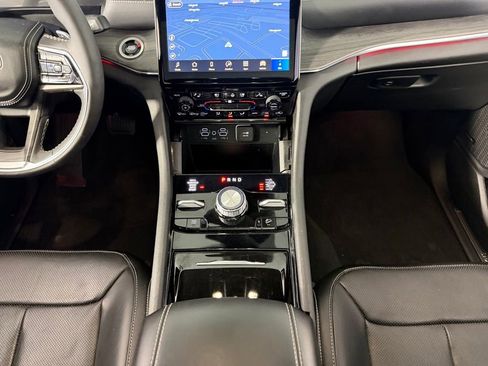 Certified 2024 Jeep Grand Cherokee Overland AWD/4WD image 17